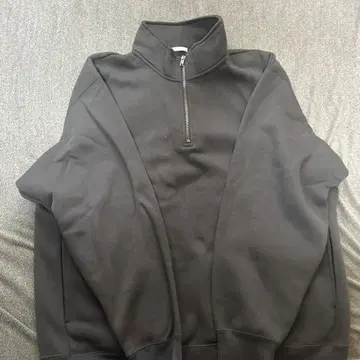 블랙 하프 지퍼 맨투맨