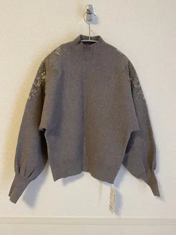 플라워 자수 하이넥 스웨터 그레이