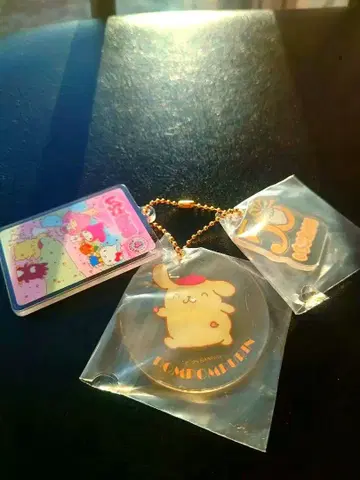 폼폼푸딩 & 딸기신문 50주년 아크릴 키링 세트 미사용 새상품