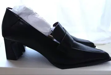 블랙 스틸레토 펌프스