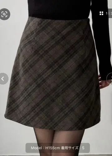 울 라이크 바이어스 체크 무늬 미니 스커트