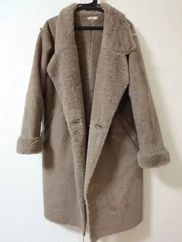 mystic / 롱 페이크 무스탕 코트 여성용 브라운