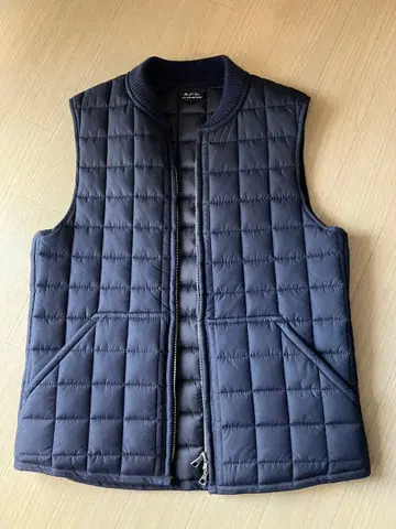 A.P.C 네이비 퀼팅 다운 베스트