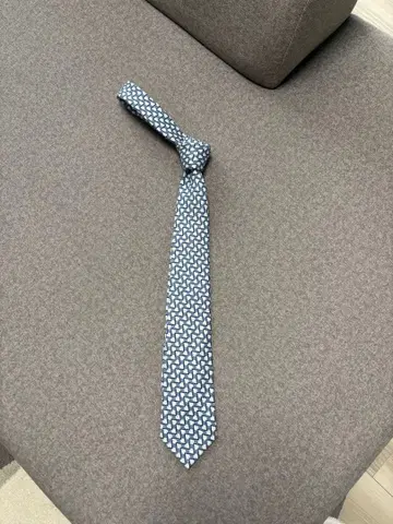 엠포리오 아르마니 넥타이