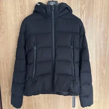 TATRAS 블랙 다운 자켓 후드 부착