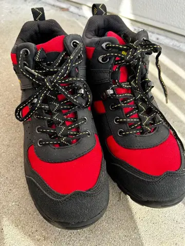 DUNLOP 하이컷 등산화 빨간색과 블랙