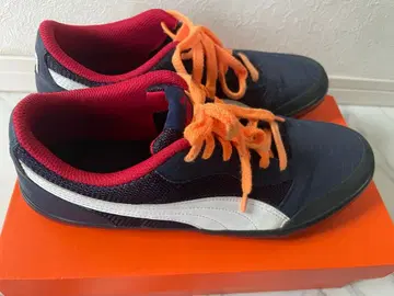 PUMA 네이비 레드 스니커즈