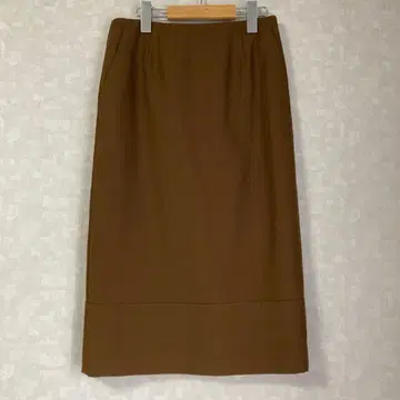 브라운 타이트 스커트 슬릿 포함
