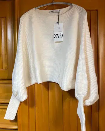 [택 포함 새상품] ZARA 자라 루즈핏 슬리브 니트탑 화이트
