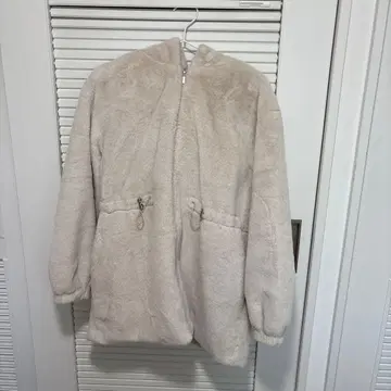 플리스 자켓 후드 부착 크림색