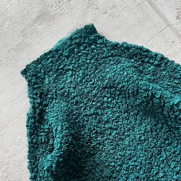 셔링 입체 상의 긴팔 하이넥 그린 팝콘