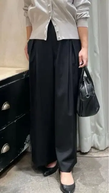 [택 포함 새상품] 비어즐리 beardsley 와이드 레그 팬츠 블랙