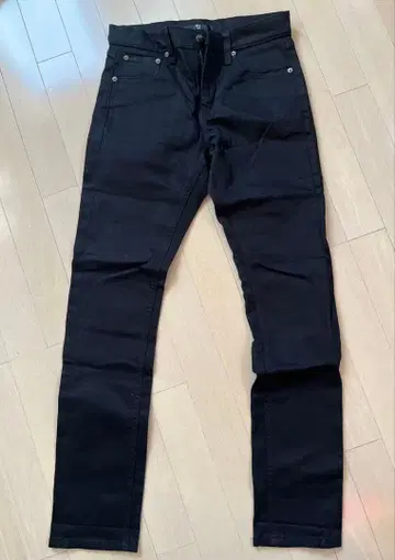 새상품급 UNIQLO +J 셀비치 스트레이트 청바지 24 블랙