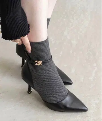 미사용 새상품 RANDA 골드 부품 니트 도킹 부츠 블랙 L