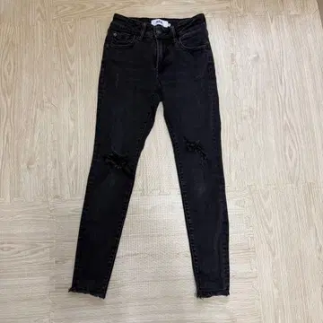 AZUL BY MOUSSY 스키니 데님 블랙 데미지 가공