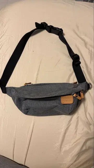 그레이 나일론 바디백