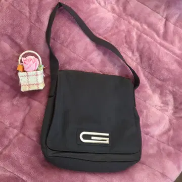 [ 새상품급 ] GUESS 숄더백 블랙