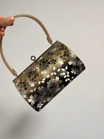 성인식 백 일본 의류용 가방 블랙 골드 벚꽃 무늬