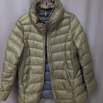 올리브 그린 다운 자켓