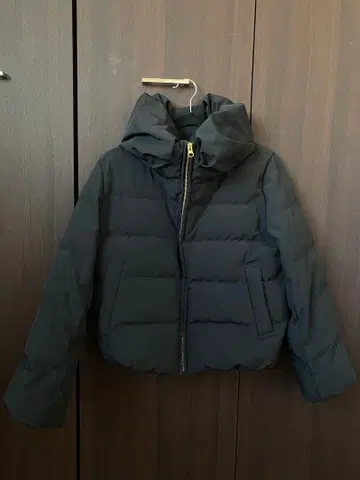 르 수크 후드 부착 블랙 다운 자켓