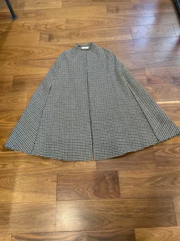 MADISONBLUE 하운드 투스 케이프 코트