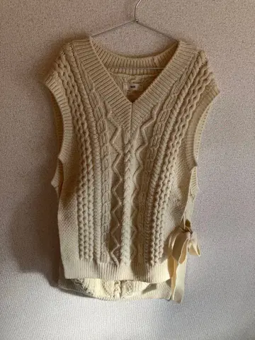 unfil 아이보리 V넥 케이블 니트 베스트