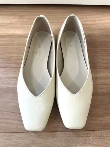 르 탈론 스퀘어 V컷 플랫 36 내추럴