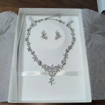 러브 티아라 실버색 목걸이와 귀찌 세트