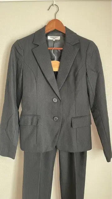 내추럴 뷰티 베이직 그레이 스트라이프 비즈니스 정장 상하의 세트