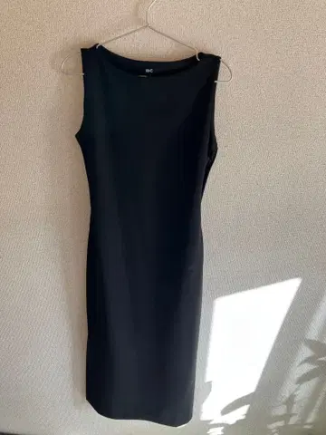 UNIQLOC 블랙 슬리브리스 원피스 S