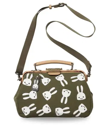 캔버스의 작은 의사가방