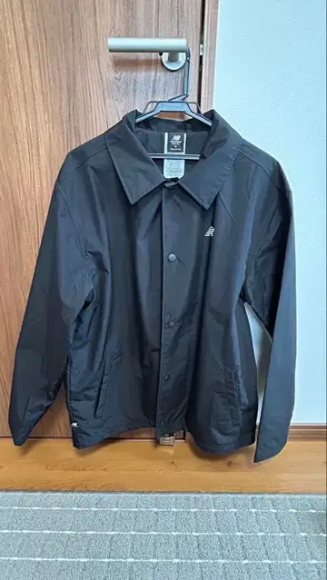 NEW BALANCE 블랙 나일론 자켓