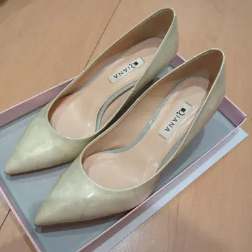 다이애나 에나멜 펌프스 아이보리 24.0 마블