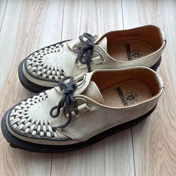 조지 콕스 화이트 엮음 디자인