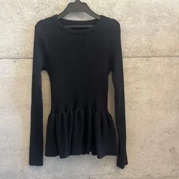 리브 편직 플레어 밑단 니트 긴팔 블랙