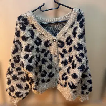 차오패닉 티피 레오파드 무늬 아크릴 가디건 ONE SIZE