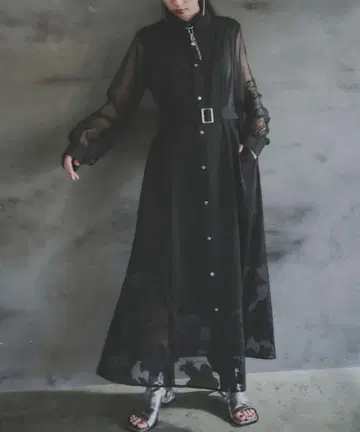 HARE 이소자이 절개 시어 원피스