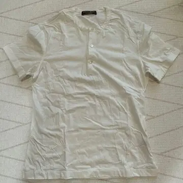 크로스 클로젯 화이트 헨리넥 티셔츠