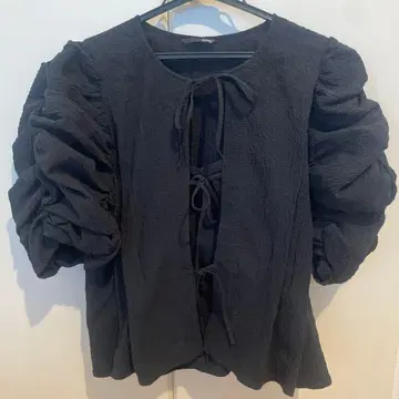 shenery/ 리본 퍼프 슬리브 블라우스 블랙