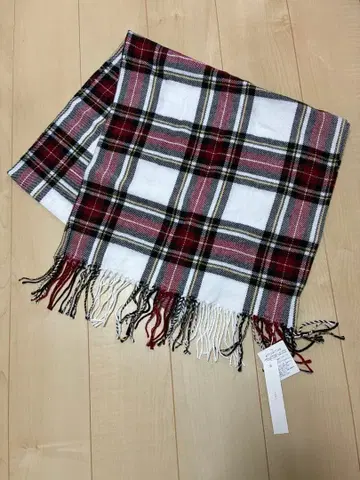 미사용 새상품 ichi 빨간색과 화이트 체크 무늬 머플러