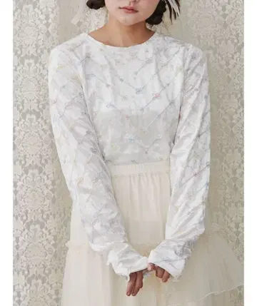 merry jenny petit flower embroidery tops