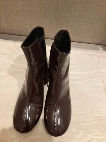 새상품급 완판 히가시하라 아키 착용 ZARA 에나멜 부츠 36