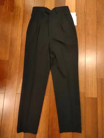 UNITEDARROWS 6 턱 테이퍼드 슬랙스