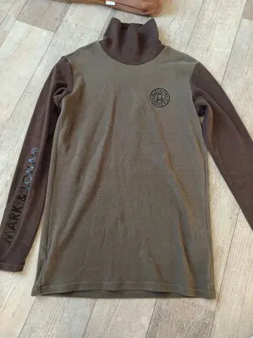 1회 이용 마크앤로나 속기모 T셔츠