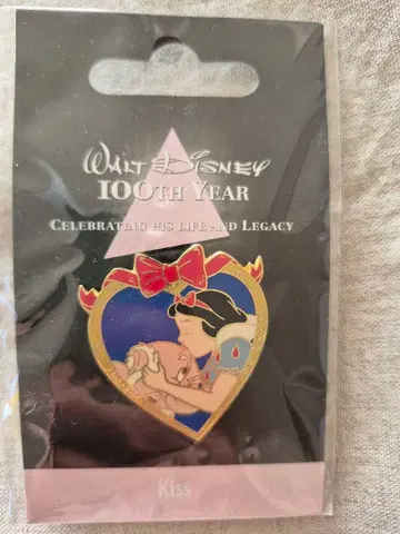 Walt Disney 100주년 기념 핀 배지 백설공주