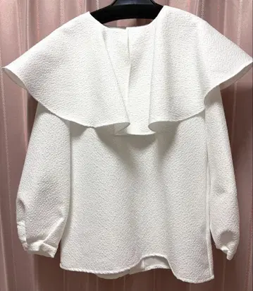 ohga 오가 프릴 옷깃 블라우스 새상품급 화이트