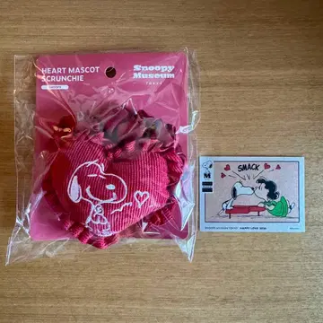 스누피 뮤지엄 하트 마스코트 스크런치와 스티커
