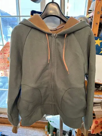 미나 페르호넨의 후드티