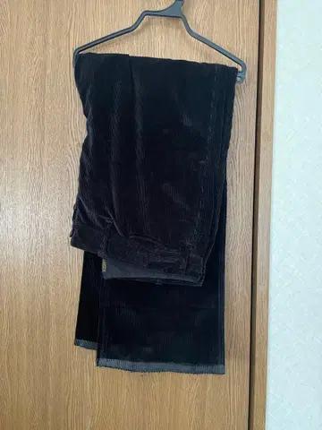 쿠티 블랙 코듀로이 팬츠