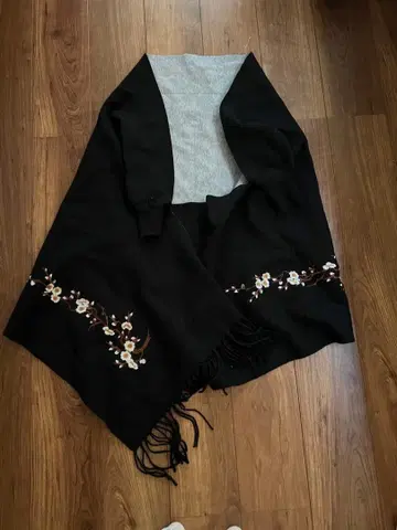 꽃무늬 자수 가디건풍 스톨